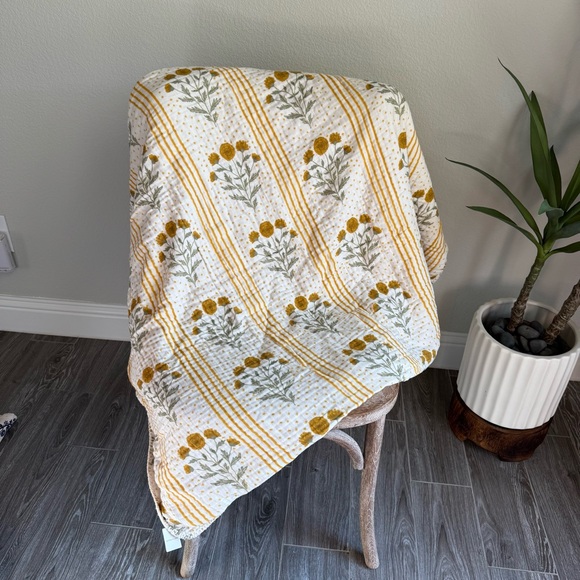 Anthropologie Other - Anthropologie gauze cotton Sherpa floral printed throw blanket